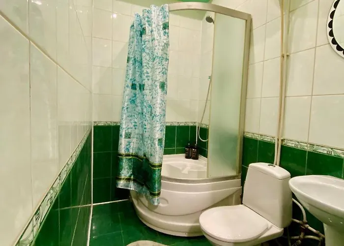 біля ринку привоз 4 спальних місця